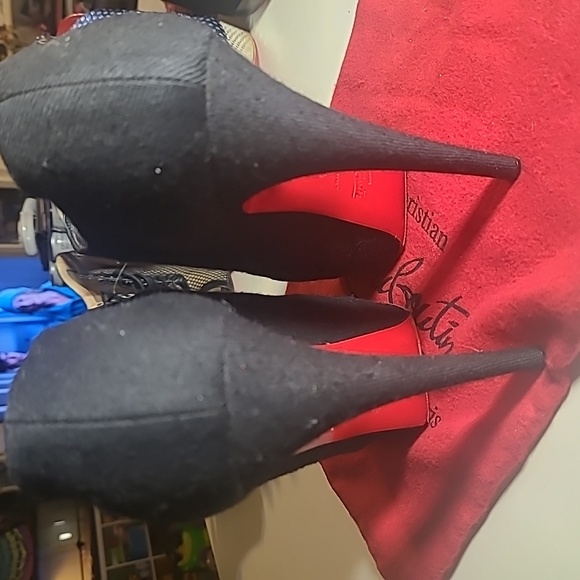Christian Louboutin - Picture 4 of 8